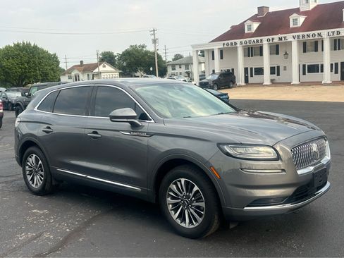Used 2023 Lincoln Nautilus FWD image 3