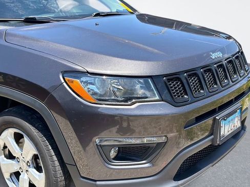 Used 2018 Jeep Compass Latitude w/ Cold Weather Group FWD image 4