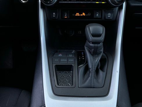 Used 2025 Toyota RAV4 XLE image 23