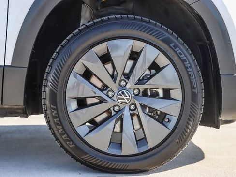 Used 2022 Volkswagen Taos S image 11