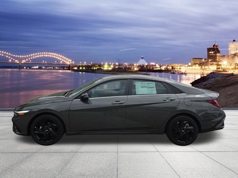 New 2026 Hyundai Elantra SEL Sport FWD image 2