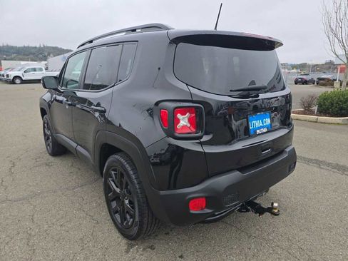 Used 2018 Jeep Renegade Altitude image 3