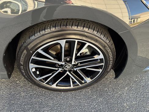 Used 2025 Toyota Camry XLE image 36