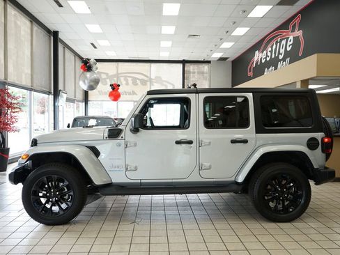 Used 2023 Jeep Wrangler Unlimited Sahara AWD/4WD image 3