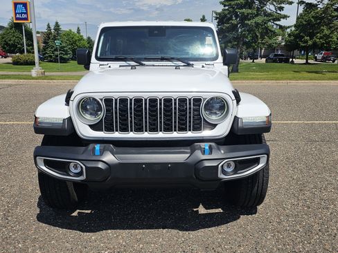 Used 2024 Jeep Wrangler Unlimited Sahara AWD/4WD image 2