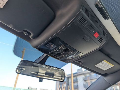 Used 2018 Volkswagen GTI SE image 27