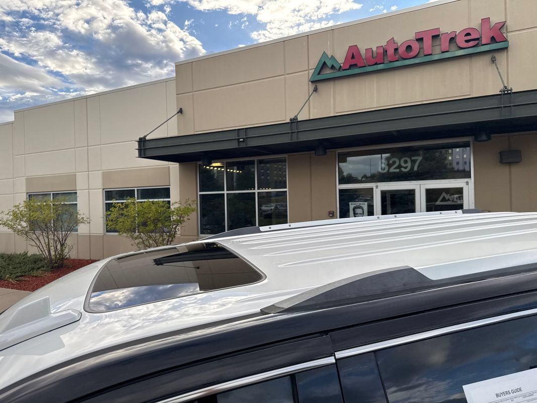 Used 2018 GMC Yukon Denali w/ Denali Ultimate Package AWD/4WD image 8