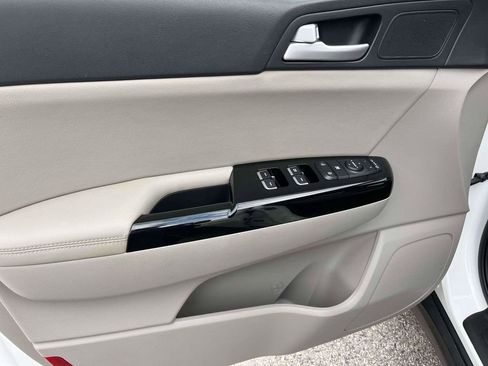 Used 2020 Kia Sportage EX image 13