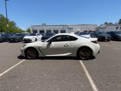 Used 2023 Toyota GR86 RWD image 8