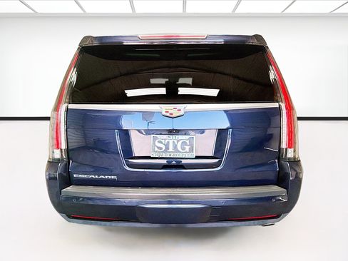 Used 2018 Cadillac Escalade Luxury AWD/4WD image 5