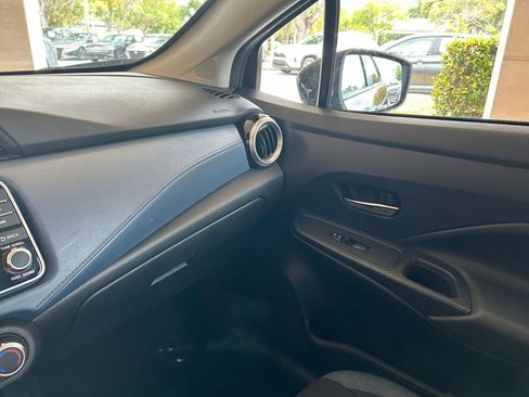 Used 2025 Nissan Versa SV image 30