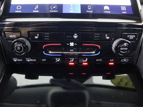 Used 2023 Jeep Grand Cherokee Limited image 25