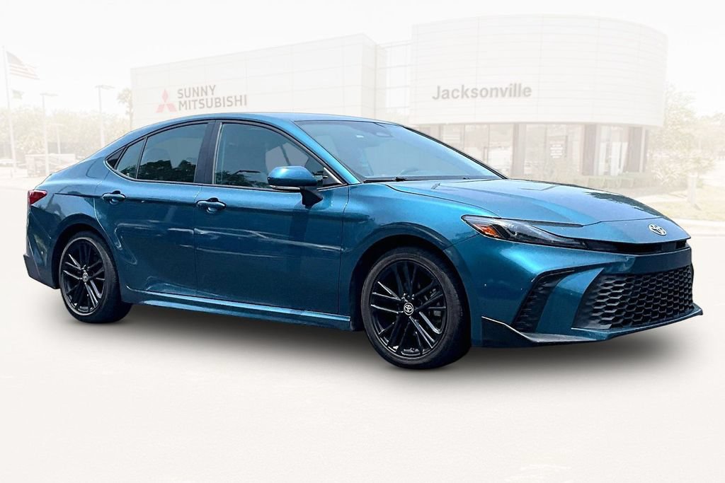 Used 2025 Toyota Camry SE FWD image 3
