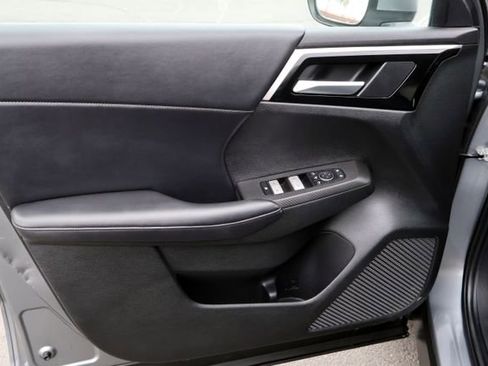 Used 2024 Mitsubishi Outlander SE image 30