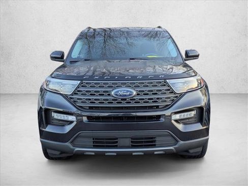 Used 2022 Ford Explorer XLT w/ Equipment Group 202A image 2