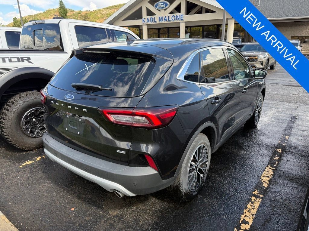 Used 2025 Ford Escape SE FWD image 6