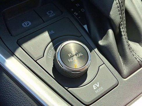 Certified 2023 Toyota RAV4 LE AWD/4WD image 26