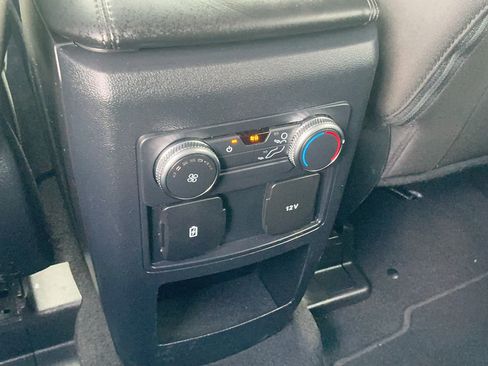 Used 2021 Ford Explorer XLT RWD image 10