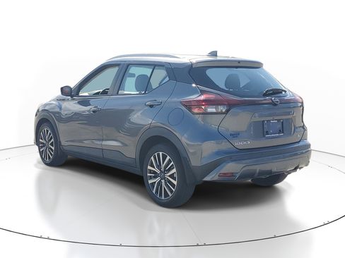 Used 2022 Nissan Kicks SV FWD image 4