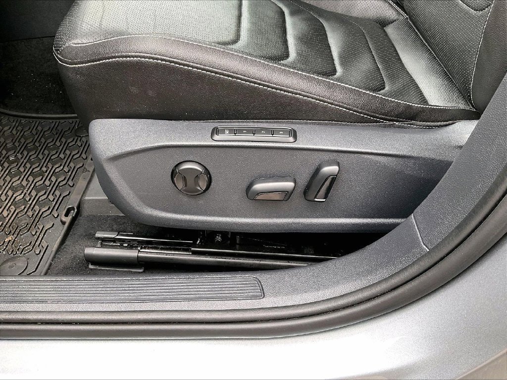 Used 2024 Volkswagen Jetta SEL FWD image 27
