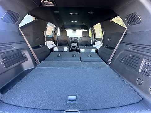 New 2026 Chevrolet Traverse High Country image 10