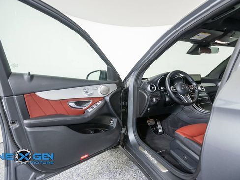 Used 2021 Mercedes-Benz GLC 300 4MATIC image 9