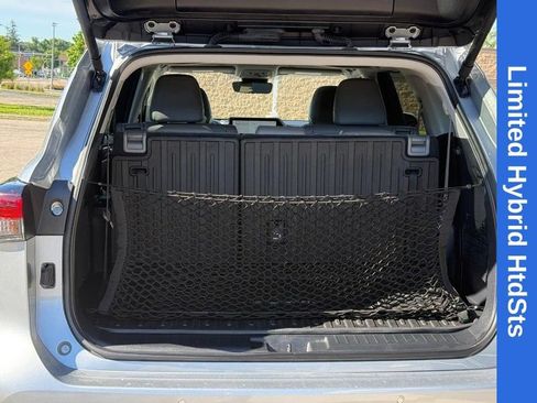 Used 2024 Toyota Highlander Limited FWD image 9