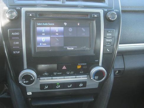 Used 2014 Toyota Camry SE FWD image 18