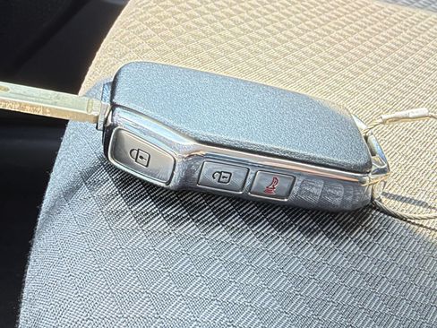 Used 2025 Kia Soul LX w/ LX Technology Package FWD image 21