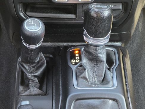 Used 2018 Jeep Wrangler Unlimited Sport S AWD/4WD image 35