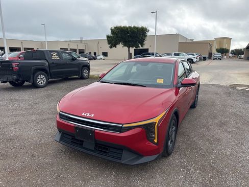 Used 2025 Kia K4 FWD image 2