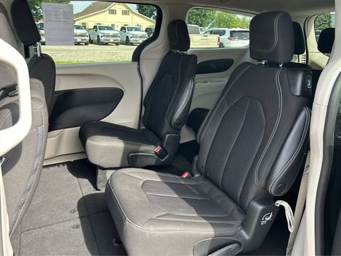 Used 2023 Chrysler Voyager LX FWD image 10