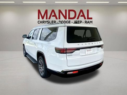 Used 2025 Jeep Wagoneer L Series II AWD/4WD image 8