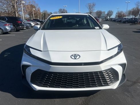 Used 2025 Toyota Camry SE image 2