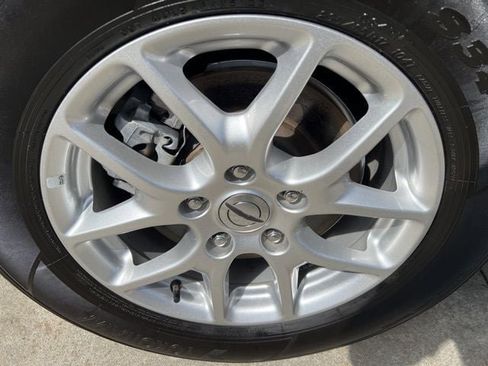 Used 2024 Chrysler Pacifica Touring-L FWD image 7