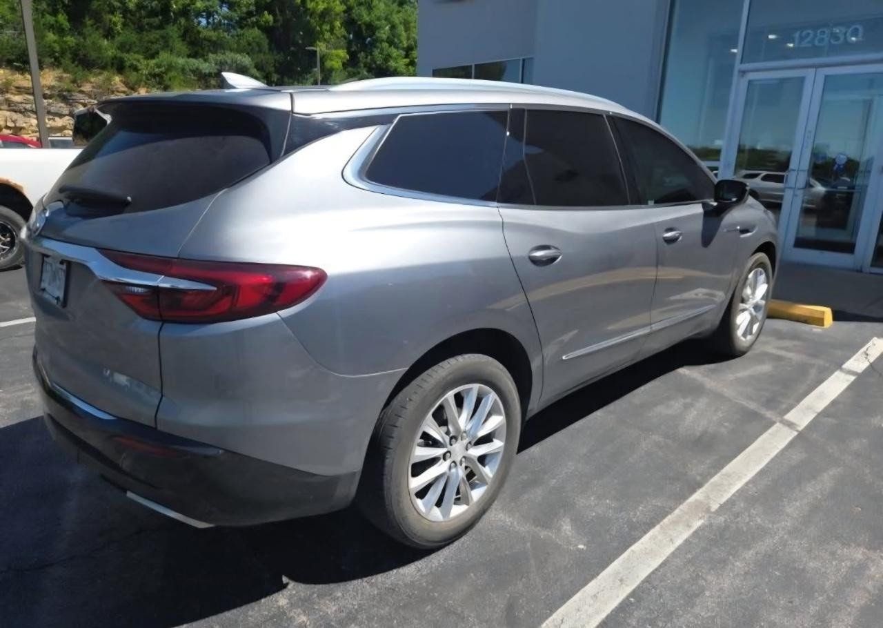 Used 2021 Buick Enclave Essence w/ Sound and Sites Package AWD/4WD image 4