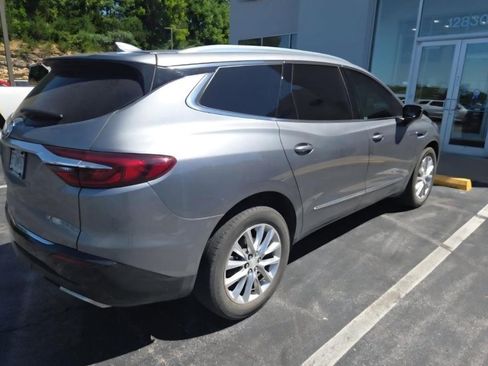 Used 2021 Buick Enclave Essence w/ Sound and Sites Package AWD/4WD image 4