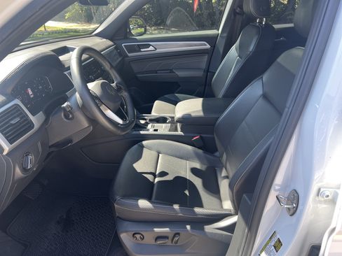 Used 2022 Volkswagen Atlas Cross Sport SE w/ Panoramic Sunroof Package image 16