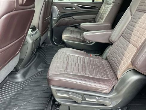 Used 2024 Cadillac Escalade ESV Premium Luxury Platinum image 22