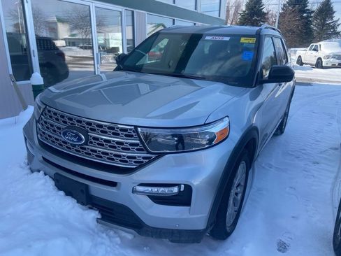 Used 2023 Ford Explorer Limited image 3