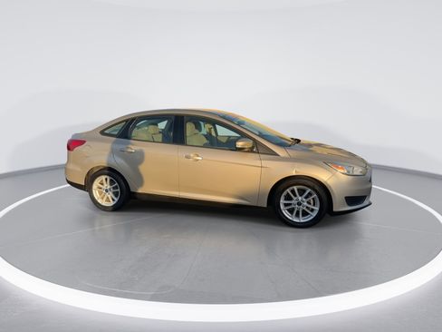 Used 2017 Ford Focus SE image 10