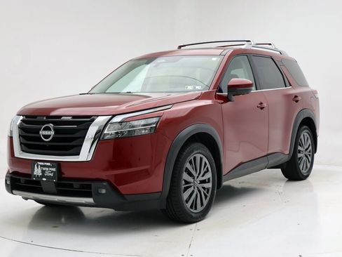 Used 2022 Nissan Pathfinder SL w/ SL Premium Package image 2