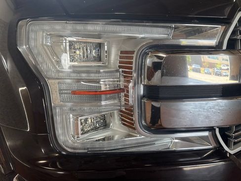 Used 2018 Ford F150 Lariat w/ Equipment Group 502A Luxury AWD/4WD image 9