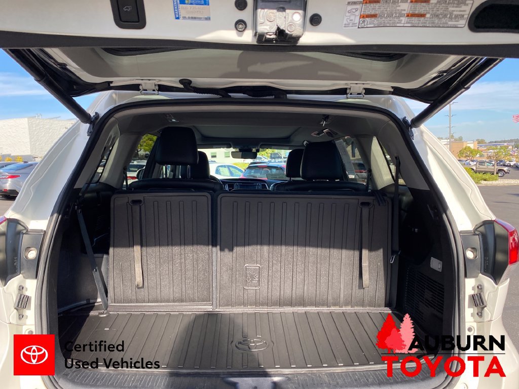 Certified 2017 Toyota Highlander Limited Platinum w/ Carpet Mat Package AWD/4WD image 20