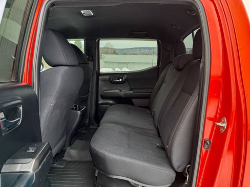 Used 2018 Toyota Tacoma TRD Off-Road image 9