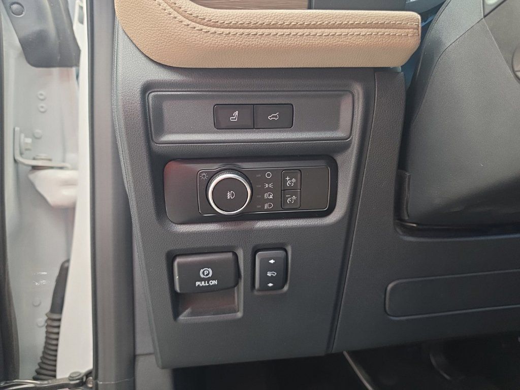 Used 2024 Ford Expedition Limited RWD image 34