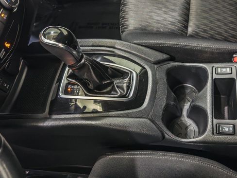 Used 2017 Nissan Rogue SV image 32