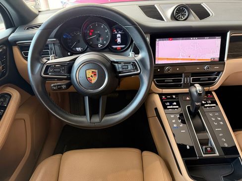 Certified 2023 Porsche Macan AWD/4WD image 31