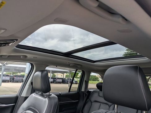 Used 2023 Jeep Grand Cherokee 4WD 4xe w/ Luxury Tech Group II image 17