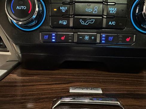 Used 2015 Ford F150 Lariat image 16